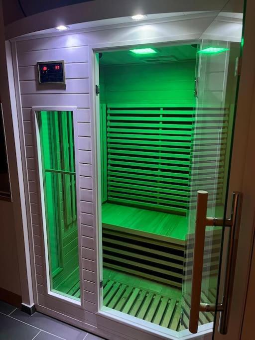 Glamour Tout Equipe Avec Balneo Et Sauna Appartement Nancy